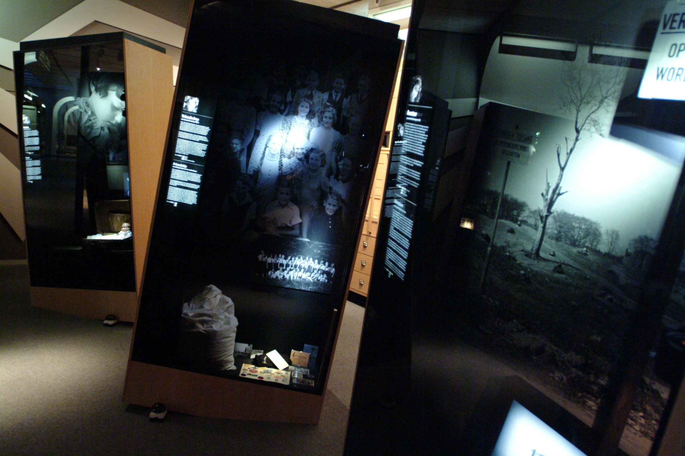 Kind in Oorlog — exhibition view 3