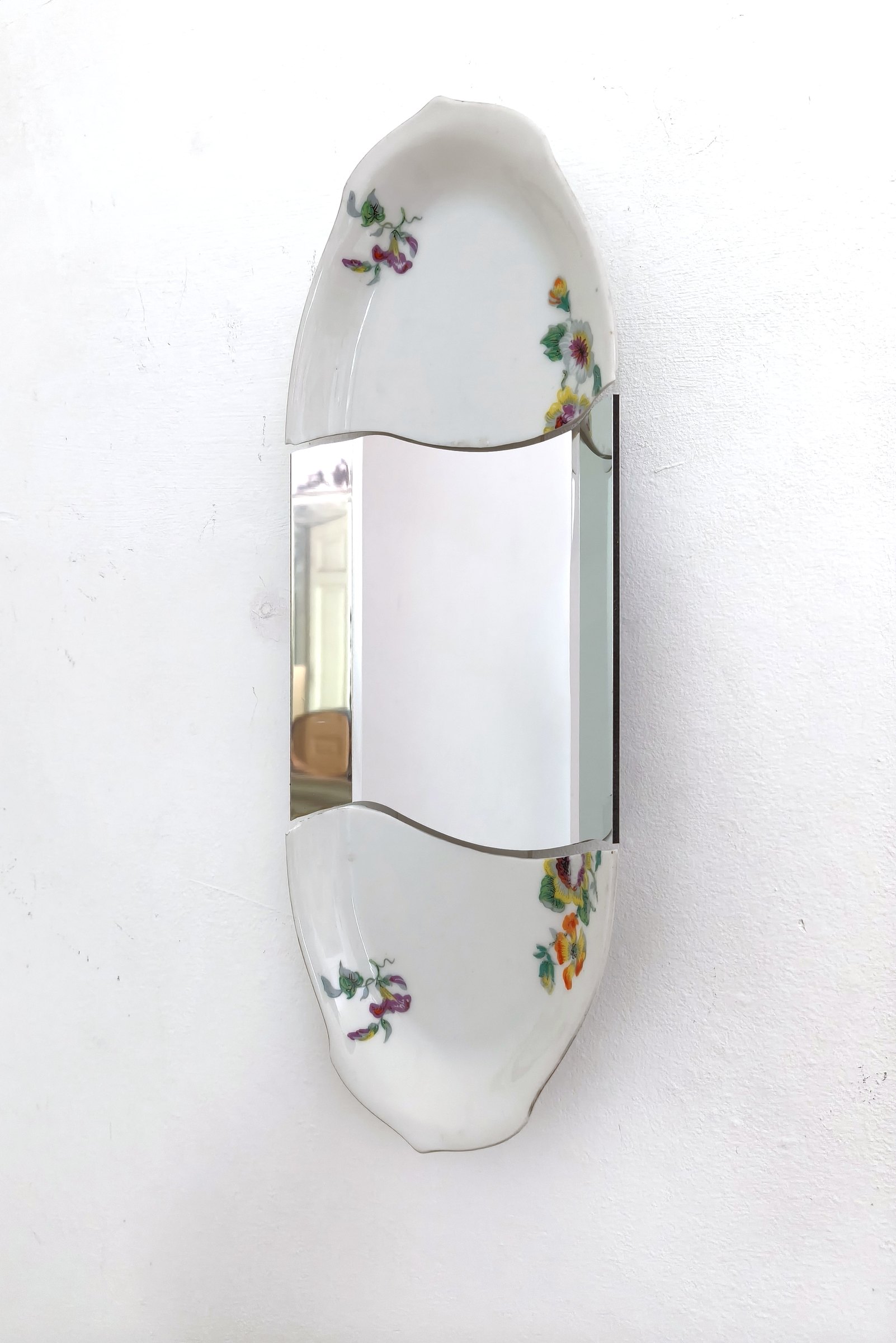 Long oval porcelain plate with a mirrored insert